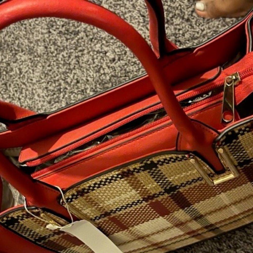 RED PURSE
